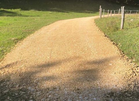 Entretien d'un chemin forestier sur la commune de Bassins