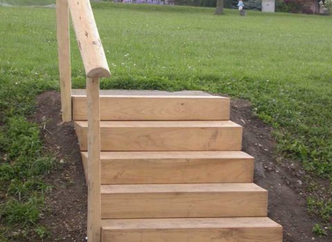 Escalier en bois réalisé par l'AGFORS
